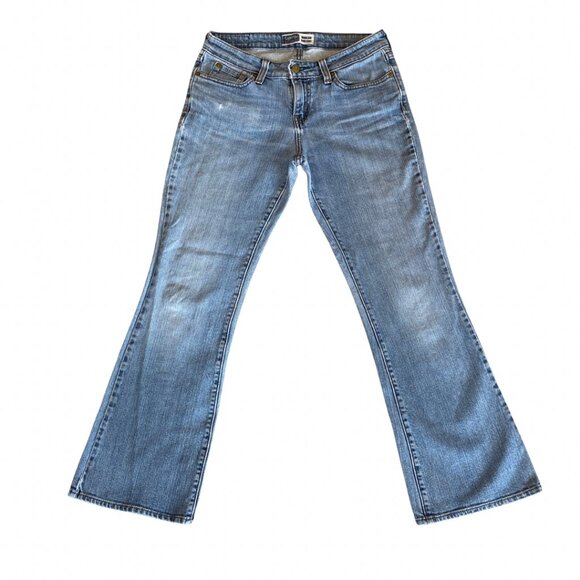 Levi’s signature light wash modern bootcut jeans with flared leg. Women's size 8 - Picture 2 of 9